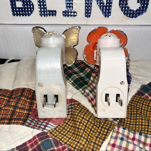 WALLFLOWERS 2 Designer wall plug n scent warmers BUTTERFLY FLOWER RETAIL $20 ea - Picture 3 of 9